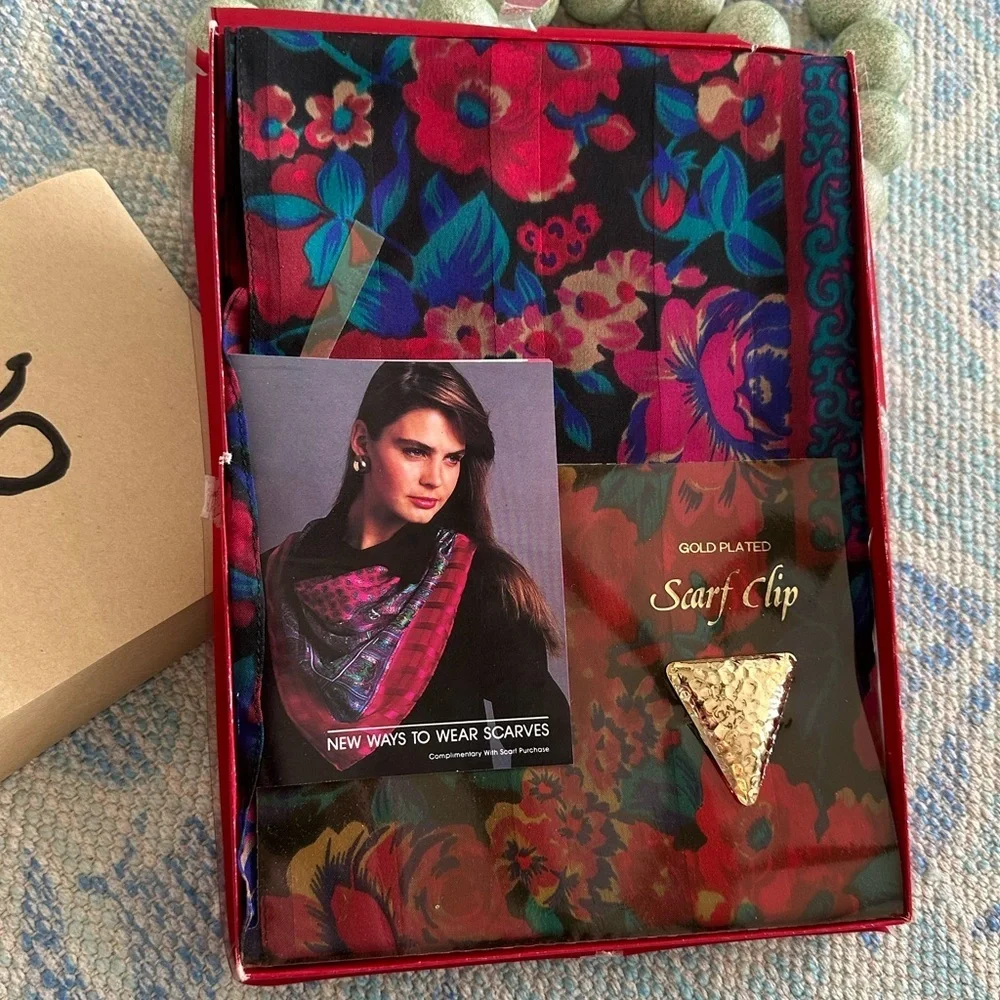 Vintage Berkshire Collection Women’s Floral Scarf w Gold Plated Scarf Clip Set